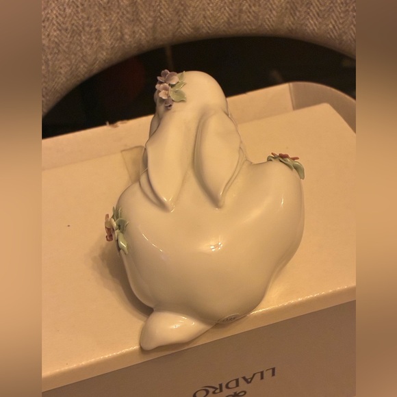 Lladro Floral Rabbit - Picture 9 of 12